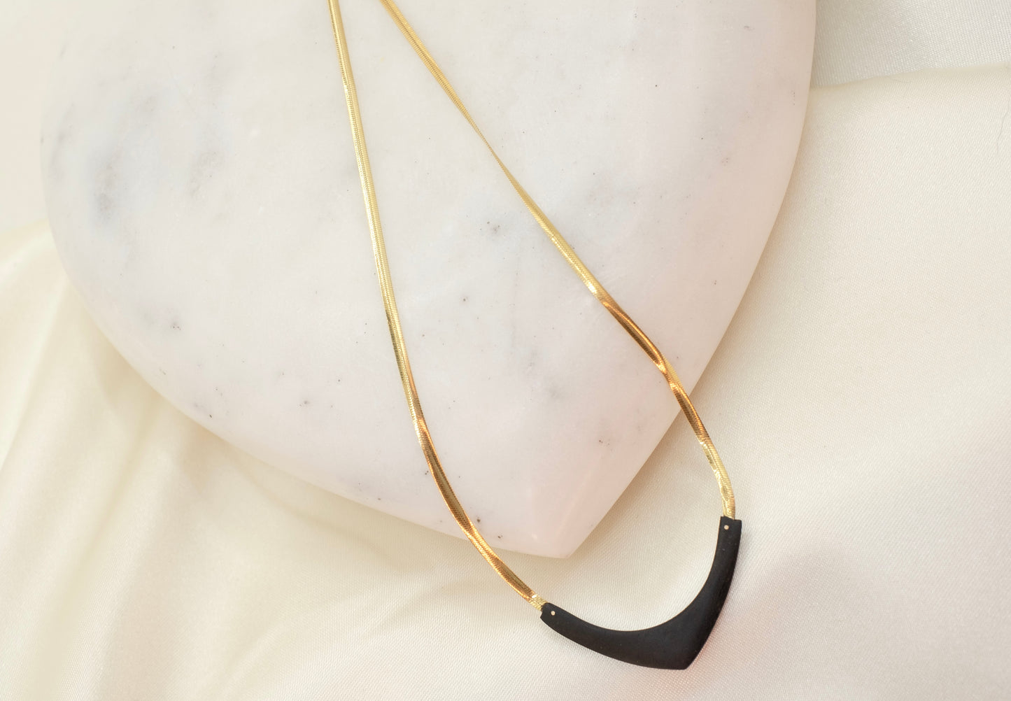 18k Gold Herringbone Chain Carved Stone Necklace